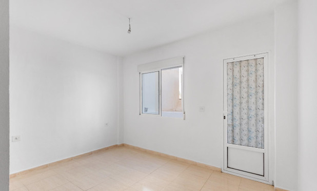 Resale - Apartment / flat - Torrevieja - Puerto Deportivo