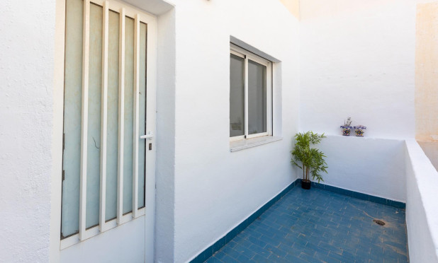 Resale - Apartment / flat - Torrevieja - Puerto Deportivo