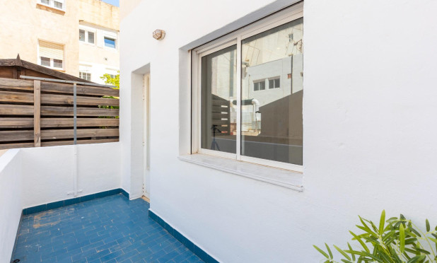 Resale - Apartment / flat - Torrevieja - Puerto Deportivo