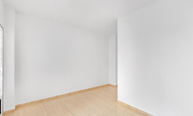 Resale - Apartment / flat - Torrevieja - Puerto Deportivo