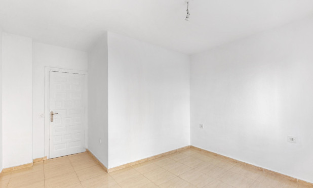 Resale - Apartment / flat - Torrevieja - Puerto Deportivo
