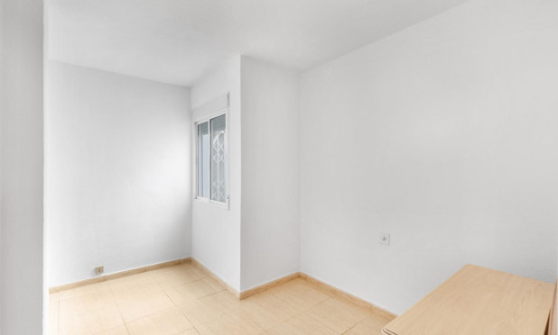 Resale - Apartment / flat - Torrevieja - Puerto Deportivo