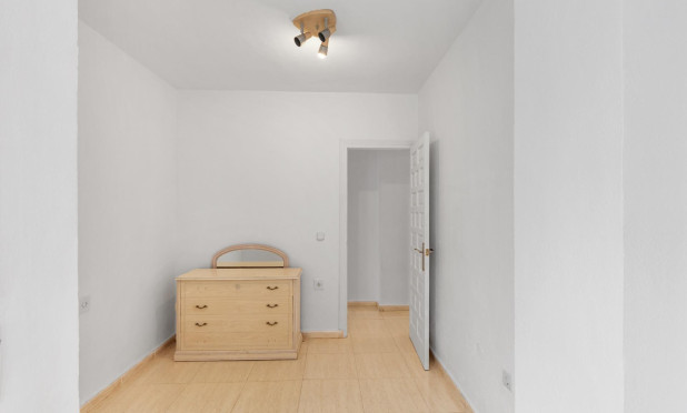 Resale - Apartment / flat - Torrevieja - Puerto Deportivo