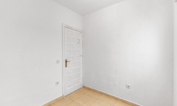 Resale - Apartment / flat - Torrevieja - Puerto Deportivo