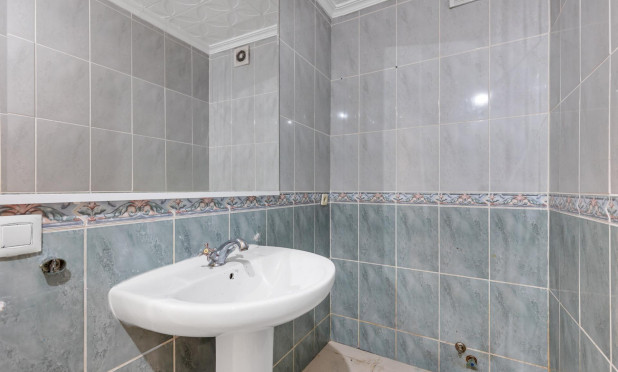 Resale - Apartment / flat - Torrevieja - Puerto Deportivo