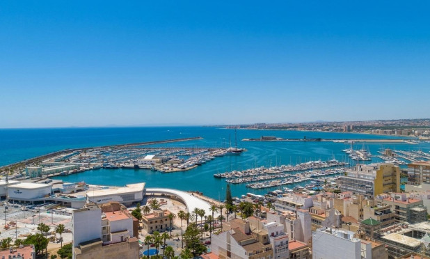 Resale - Apartment / flat - Torrevieja - Puerto Deportivo