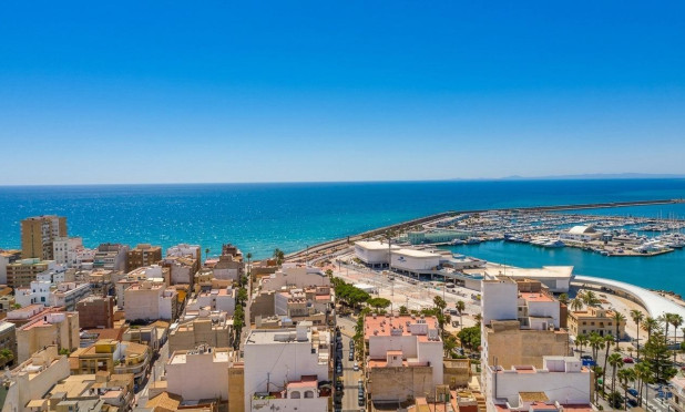 Resale - Apartment / flat - Torrevieja - Puerto Deportivo