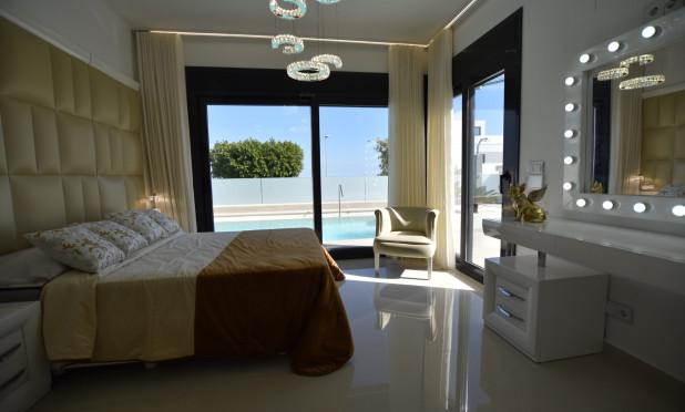 Reventa - Villa - San Miguel de Salinas