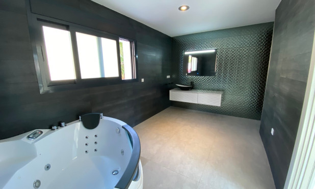 Resale - Villa - Calpe