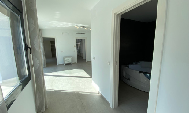 Resale - Villa - Calpe