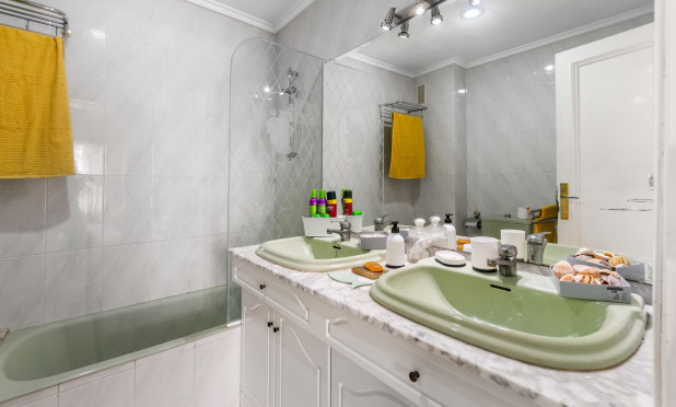 Reventa - Apartamento / piso - Torrevieja - Centro - Muelle Pesquero