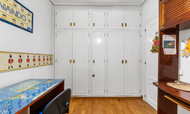 Reventa - Apartamento / piso - Torrevieja - Centro - Muelle Pesquero