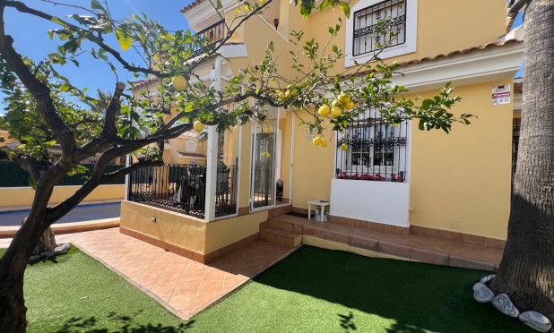 Wiederverkauf - Villa - Orihuela Costa - Los Dolses