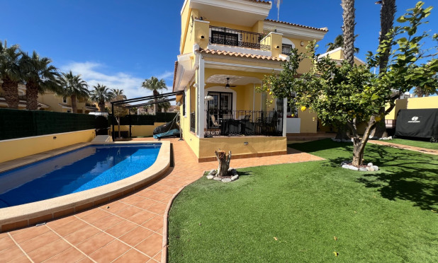 Wiederverkauf - Villa - Orihuela Costa - Los Dolses