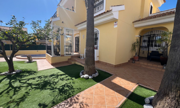 Wiederverkauf - Villa - Orihuela Costa - Los Dolses