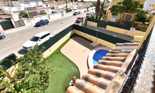 Wiederverkauf - Villa - Orihuela Costa - Los Dolses