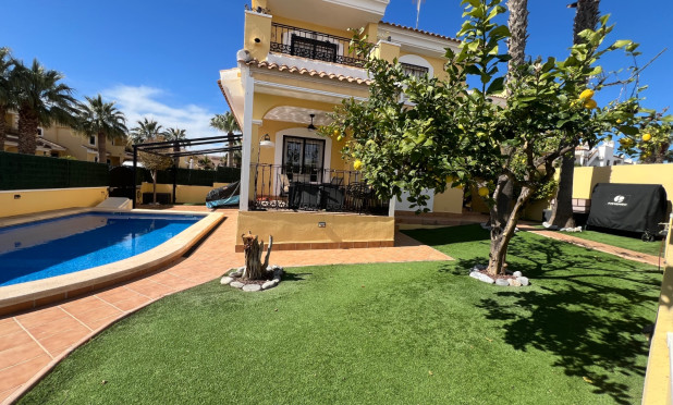 Wiederverkauf - Villa - Orihuela Costa - Los Dolses