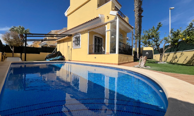 Wiederverkauf - Villa - Orihuela Costa - Los Dolses