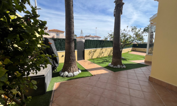 Wiederverkauf - Villa - Orihuela Costa - Los Dolses