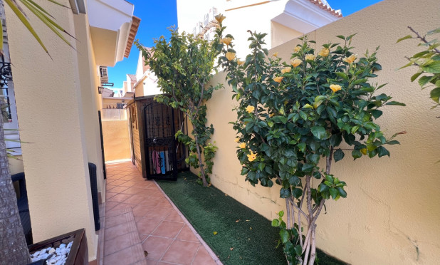 Wiederverkauf - Villa - Orihuela Costa - Los Dolses