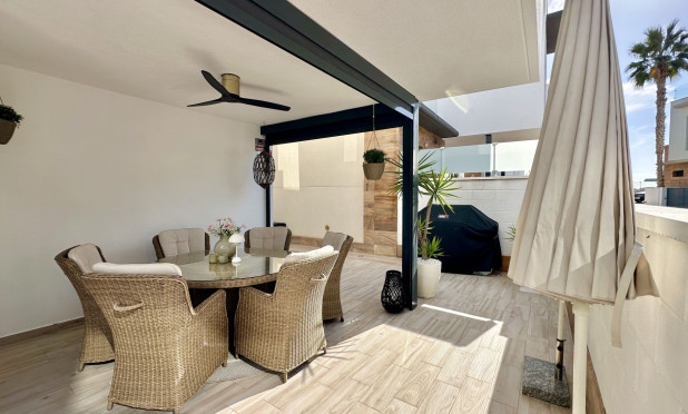 Odsprzedaż - Villa - Orihuela Costa - Lomas de Cabo Roig