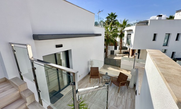 Odsprzedaż - Villa - Orihuela Costa - Lomas de Cabo Roig