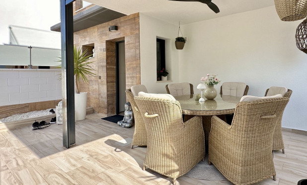 Odsprzedaż - Villa - Orihuela Costa - Lomas de Cabo Roig