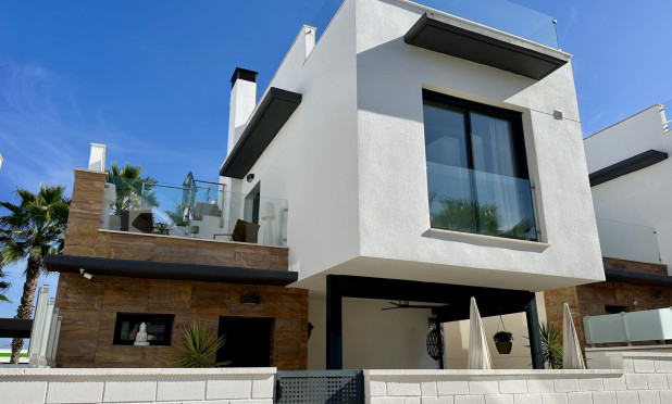 Odsprzedaż - Villa - Orihuela Costa - Lomas de Cabo Roig