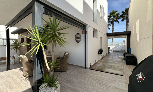 Odsprzedaż - Villa - Orihuela Costa - Lomas de Cabo Roig