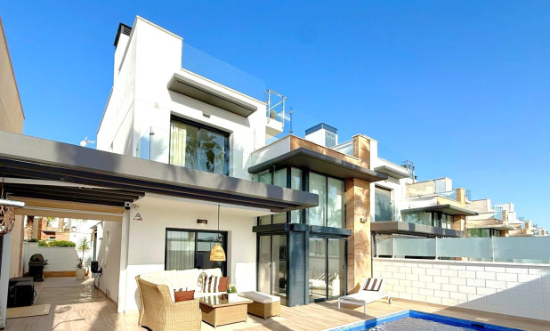 Odsprzedaż - Villa - Orihuela Costa - Lomas de Cabo Roig