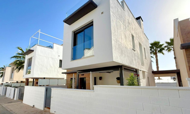 Odsprzedaż - Villa - Orihuela Costa - Lomas de Cabo Roig