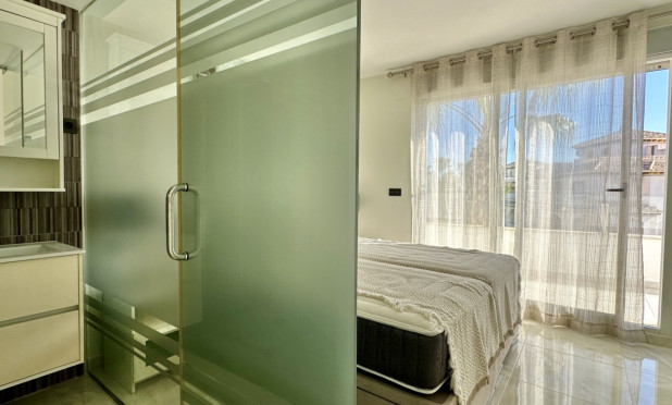 Wiederverkauf - Villa - Orihuela Costa - Lomas de Cabo Roig
