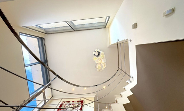 Resale - Villa - Alcayna