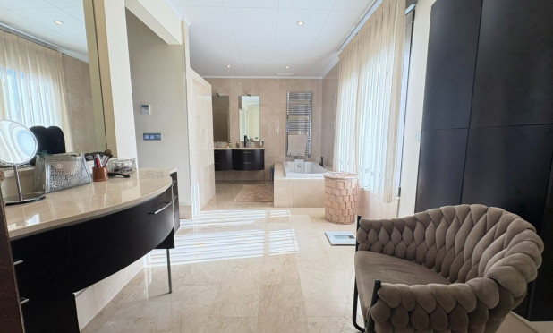 Resale - Villa - Alcayna