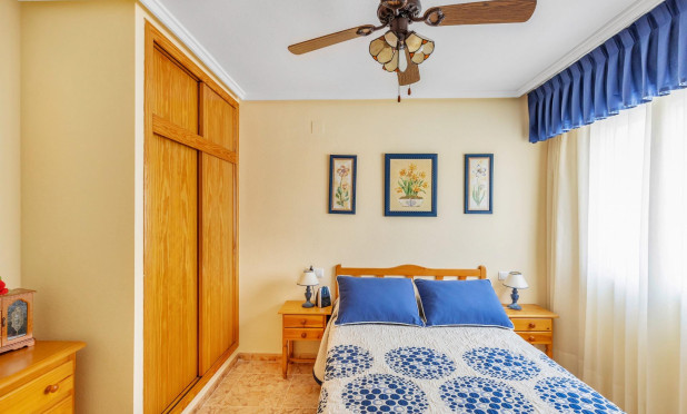 Resale - Apartment / flat - Torrevieja - Estacion de autobuses