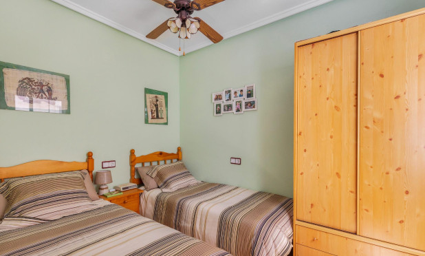 Resale - Apartment / flat - Torrevieja - Estacion de autobuses