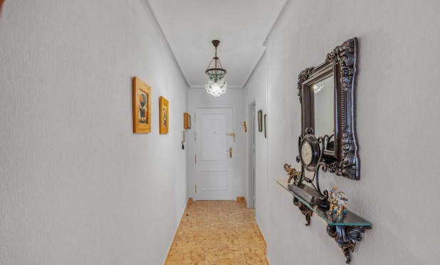 Resale - Apartment / flat - Torrevieja - Estacion de autobuses