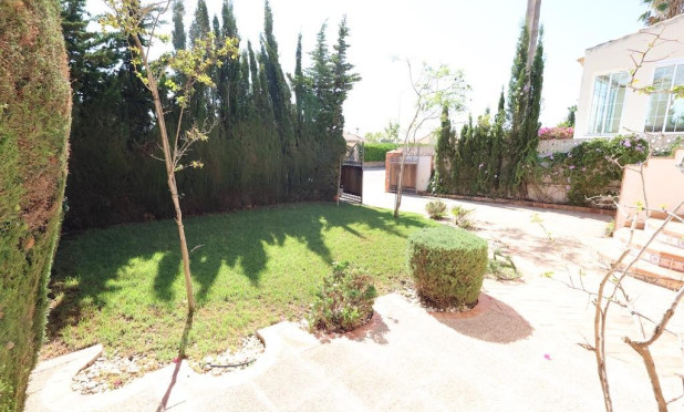 Wiederverkauf - Villa - Orihuela Costa - Villamartín