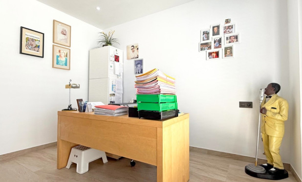 Resale - Villa - Orihuela Costa - Villamartín