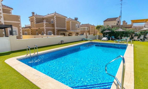 Resale - Villa - Orihuela Costa - Villamartín