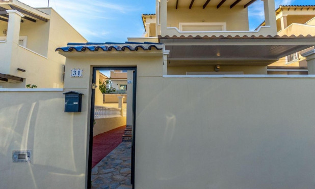 Resale - Villa - Orihuela Costa - Villamartín