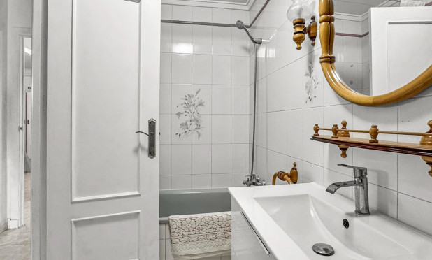 Resale - Apartment / flat - Torrevieja - Playa de los Locos