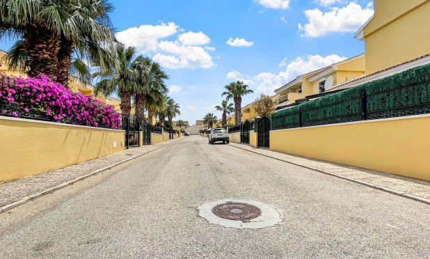 Resale - Villa - Orihuela Costa - Los Dolses