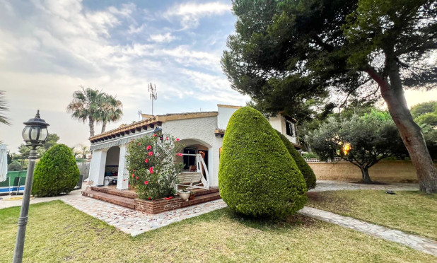 Resale - Villa - Orihuela Costa - Punta Prima