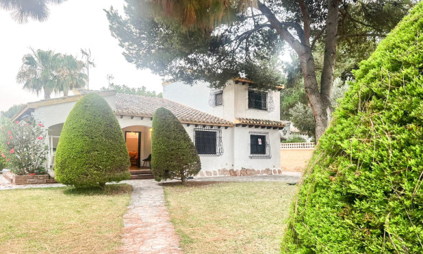 Resale - Villa - Orihuela Costa - Punta Prima