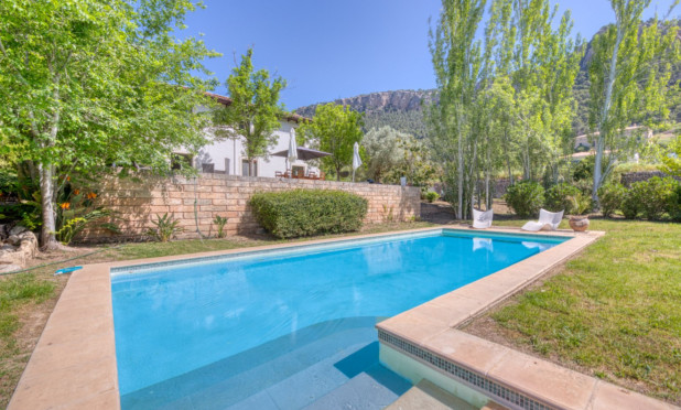 Resale - Villa - Esporlas - Mallorca