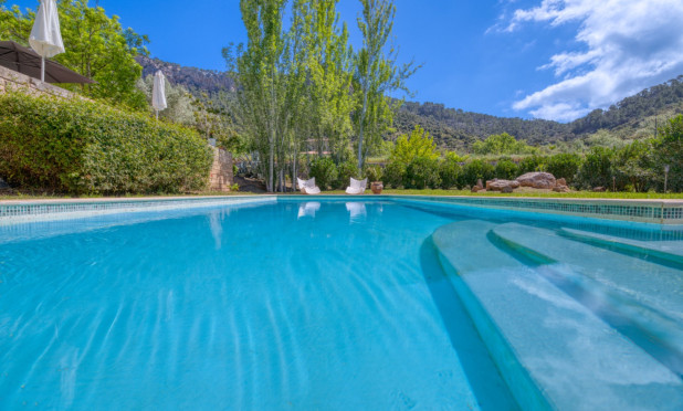 Resale - Villa - Esporlas - Mallorca