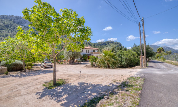 Resale - Villa - Esporlas - Mallorca