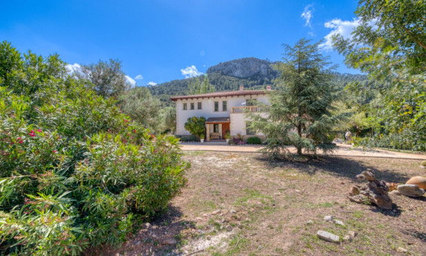 Resale - Villa - Esporlas - Mallorca