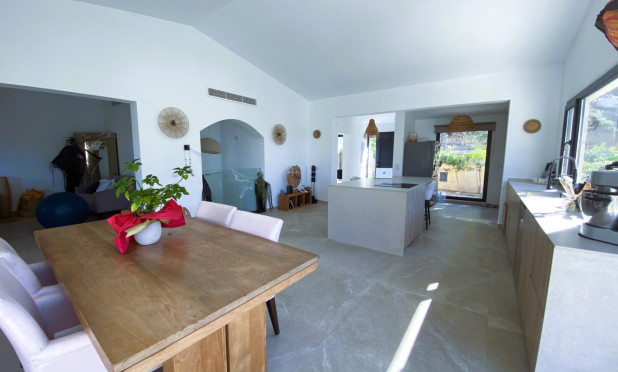 Resale - Villa - Calviá - Mallorca